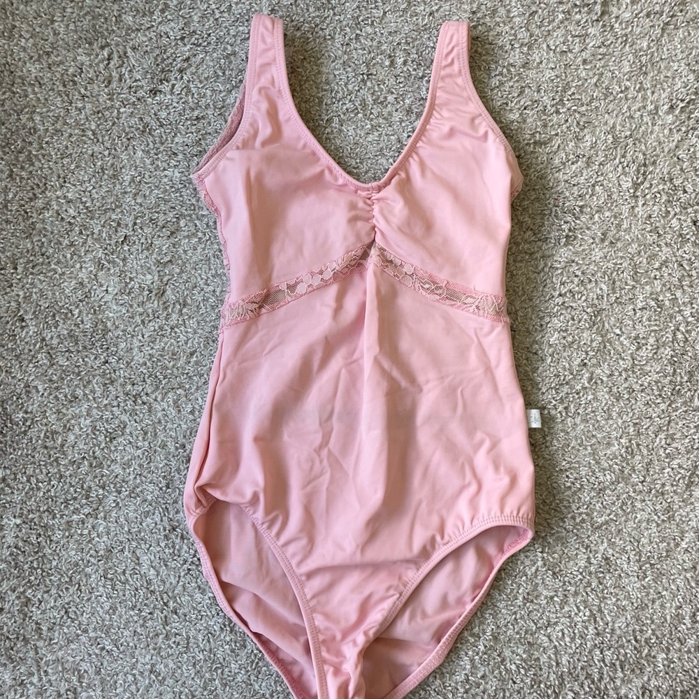 Class In Lace Leo